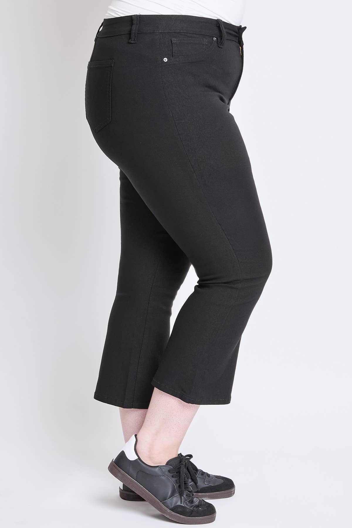 Curvy Hyperstretch Cropped Kick Flare Pants in Black
