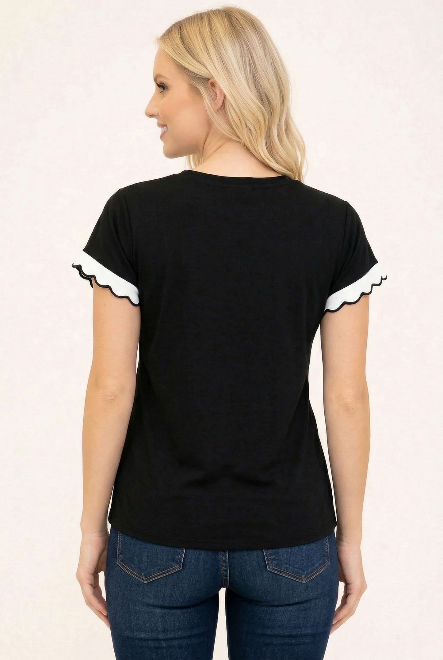 Scalloped Sleeve Contrast Trim Tee