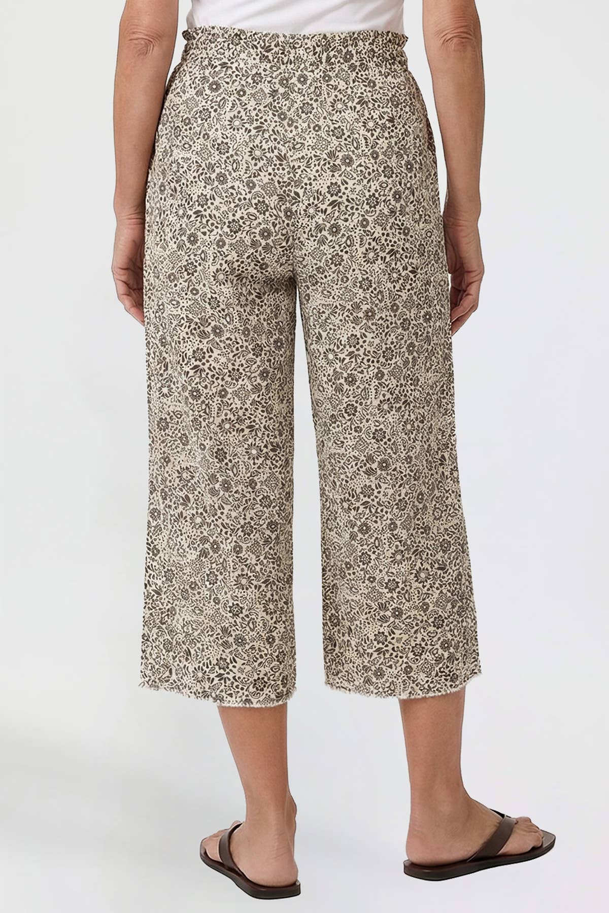 Coastal Escape Linen Capri Pants